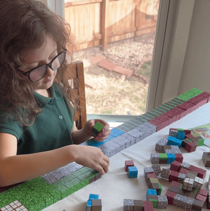 Et si ton enfant construisait SON monde pixelisé... sans écran ? 🎮✨