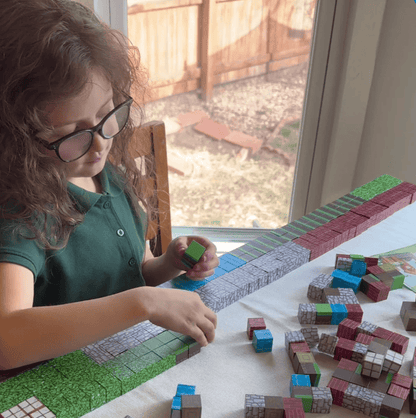 Et si ton enfant construisait SON monde pixelisé... sans écran ? 🎮✨